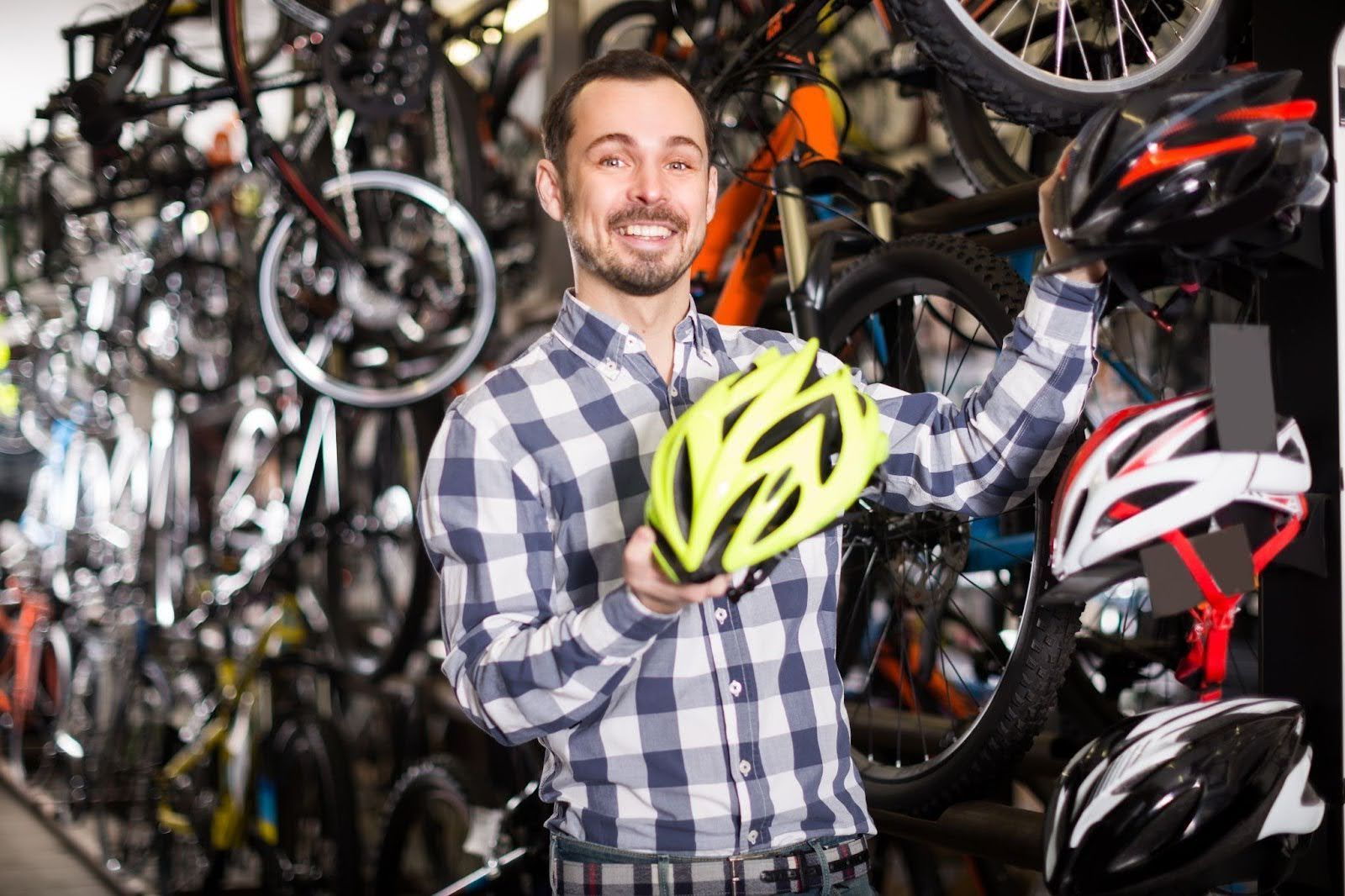 HOW TO CHOOSE THE BEST BIKE HELMET: FROM BUDGET TO HIGH-PERFORMANCE MODELS