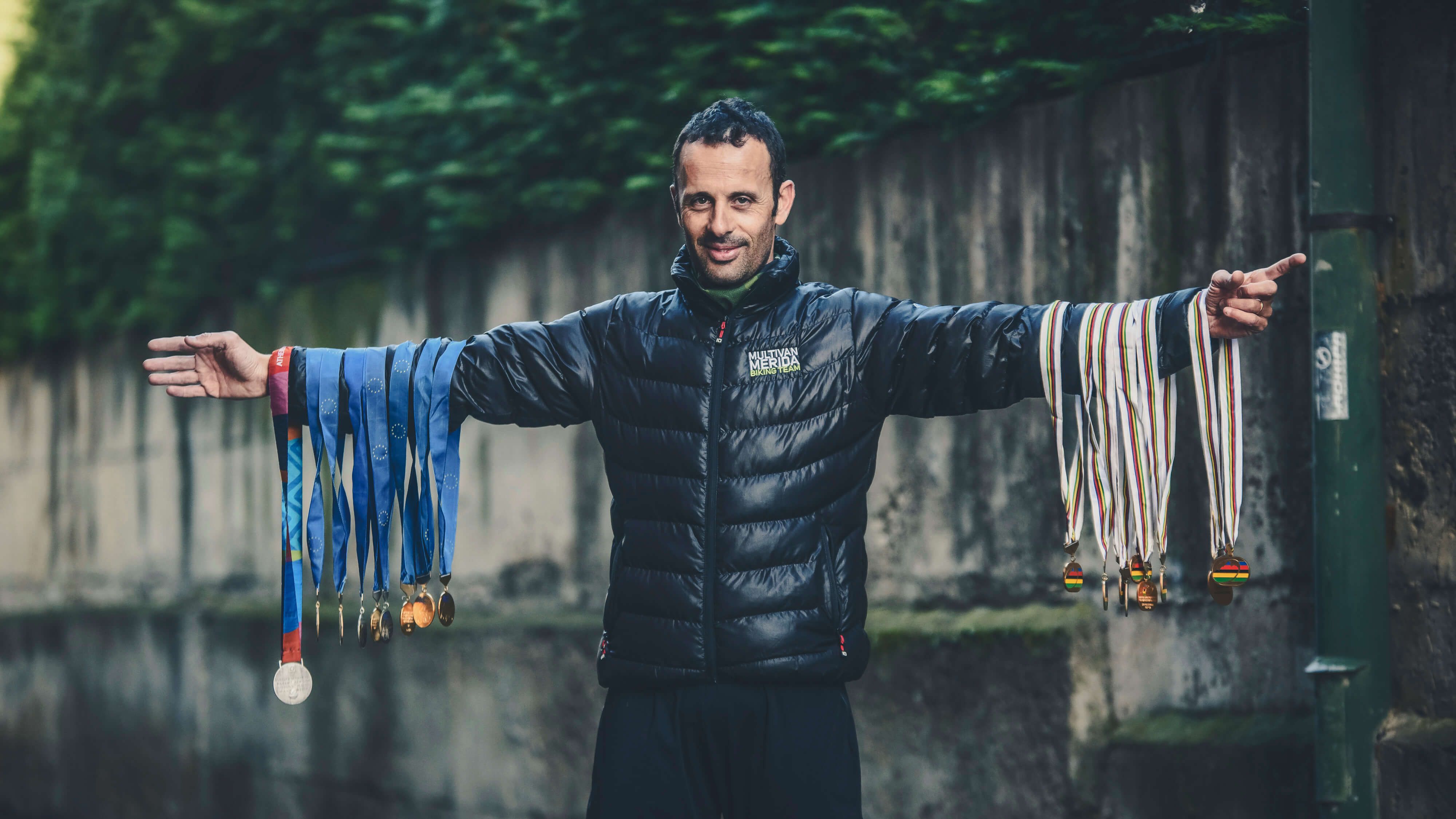 ROUVY Ambassador José Antonio Hermida holding his most important winning medals