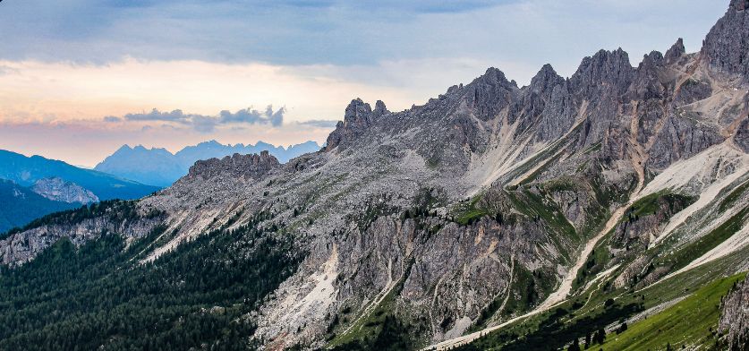 PASSO PORDOI - THE CLIMB OF CHAMPIONS CAPTURING THE ESSENCE OF ALPINE CYCLING