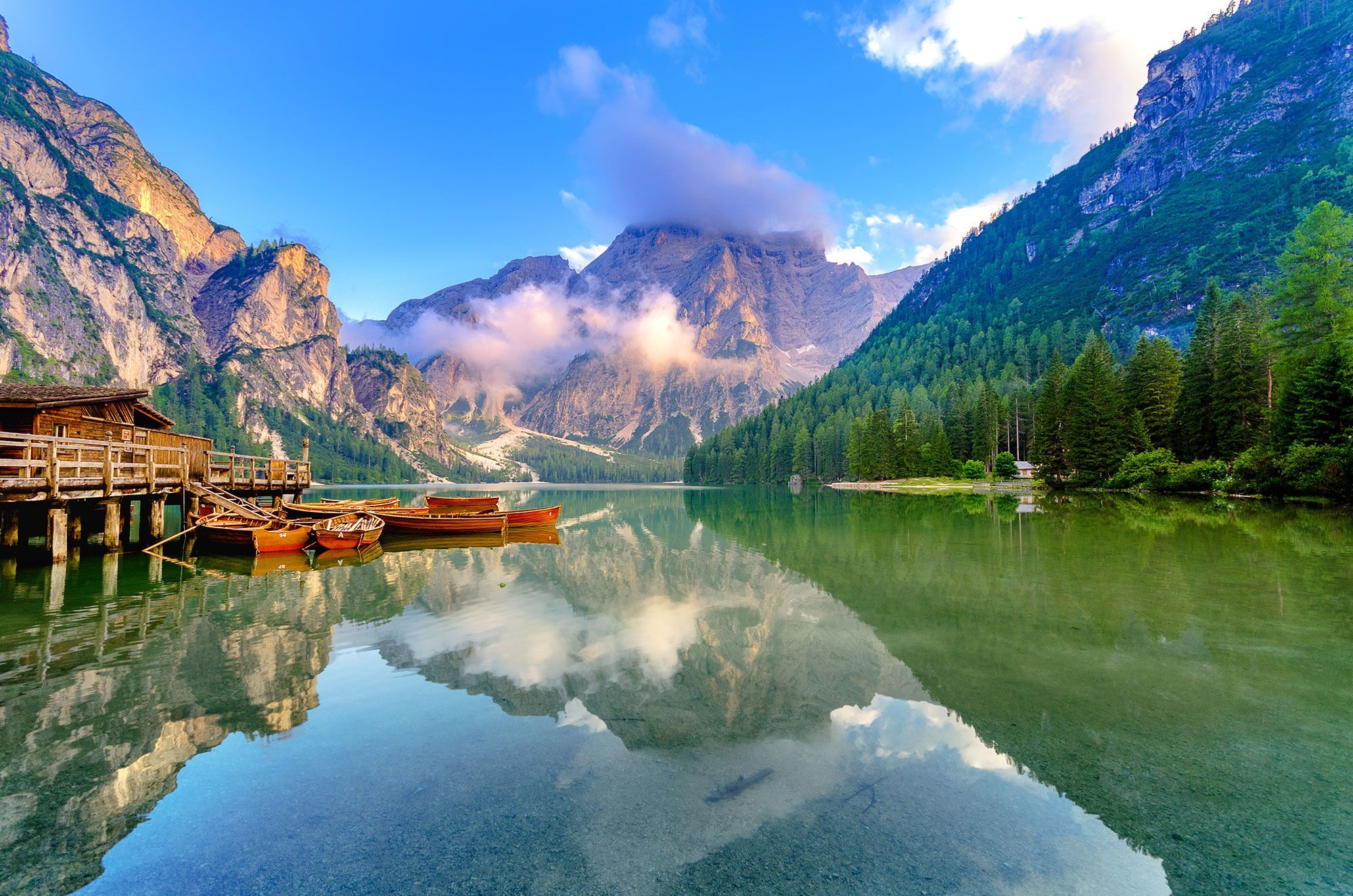 Lago-di-Braies-on-ROUVY.jpg