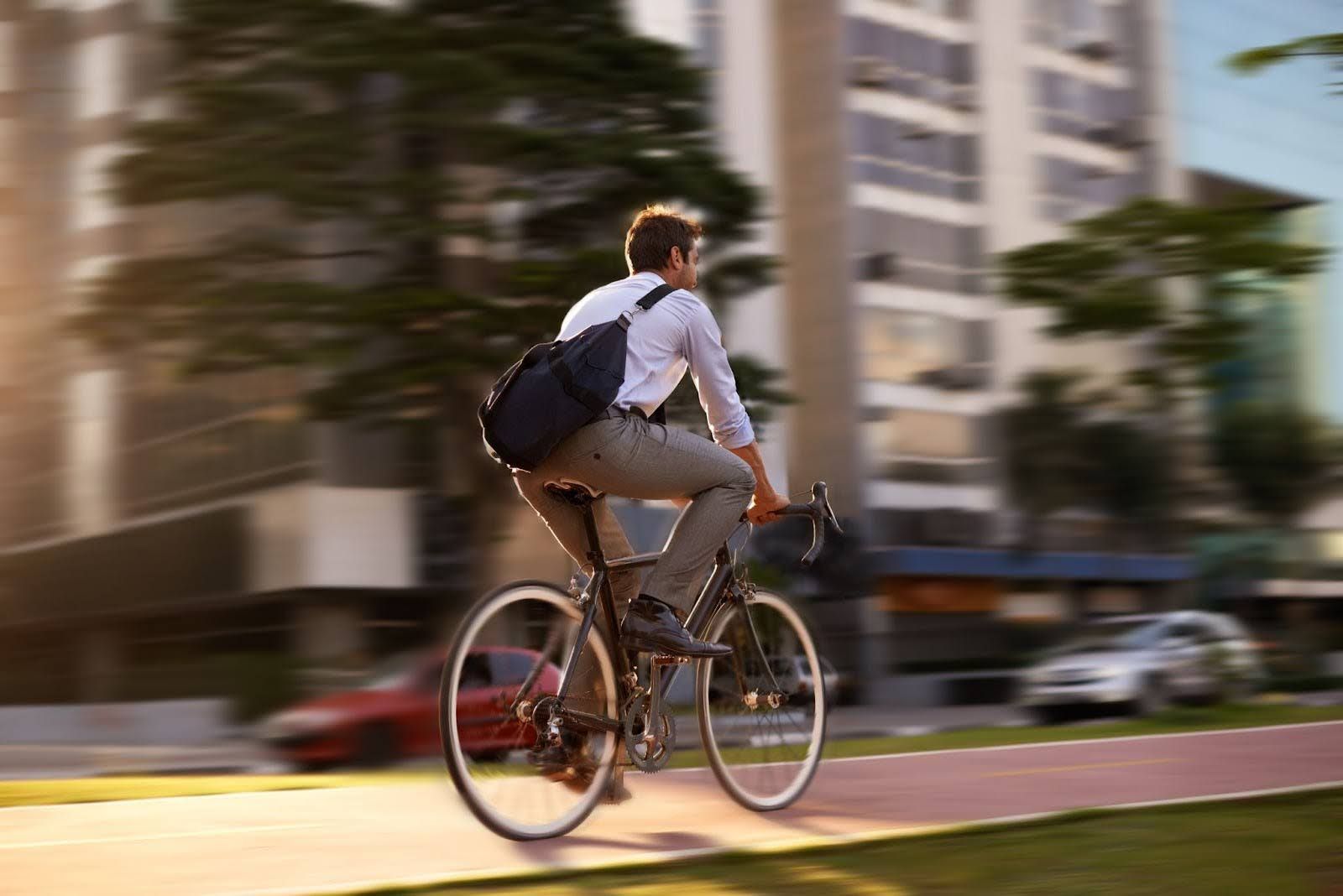 commuter bike in the town.jpg