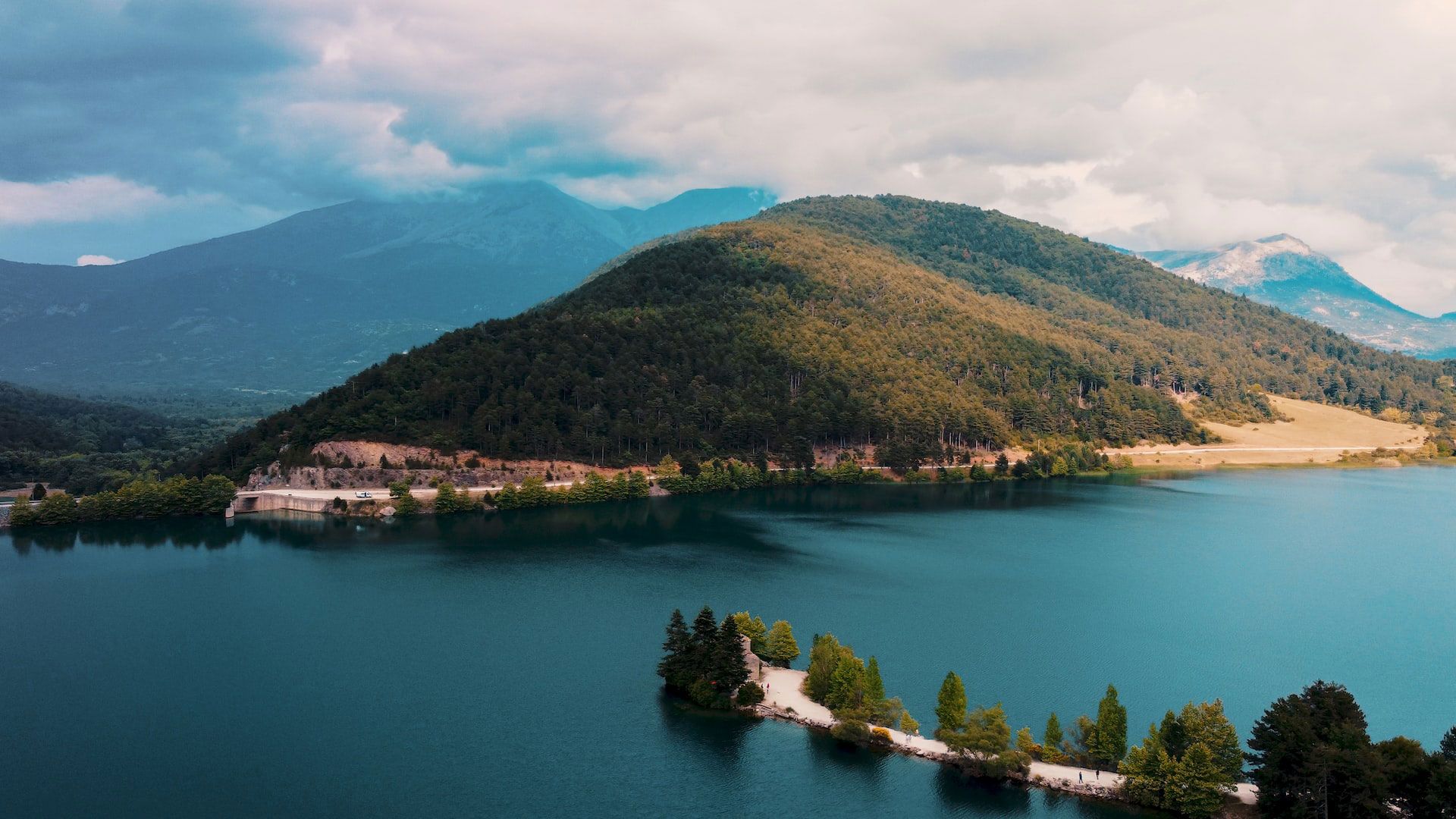 lake doxa on ROUVY